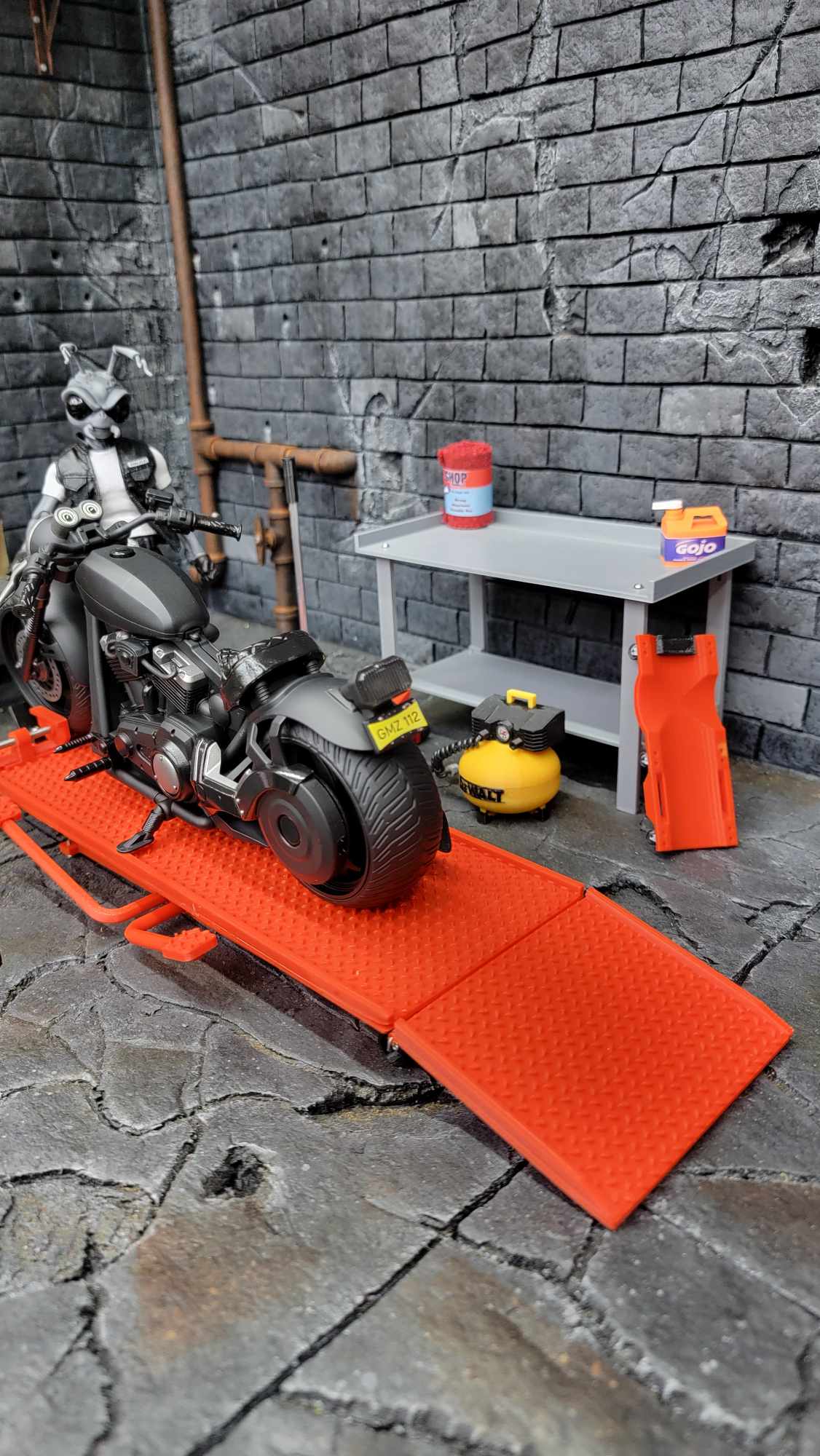 Complete 1/12 Motorcycle Garage Starter Kit