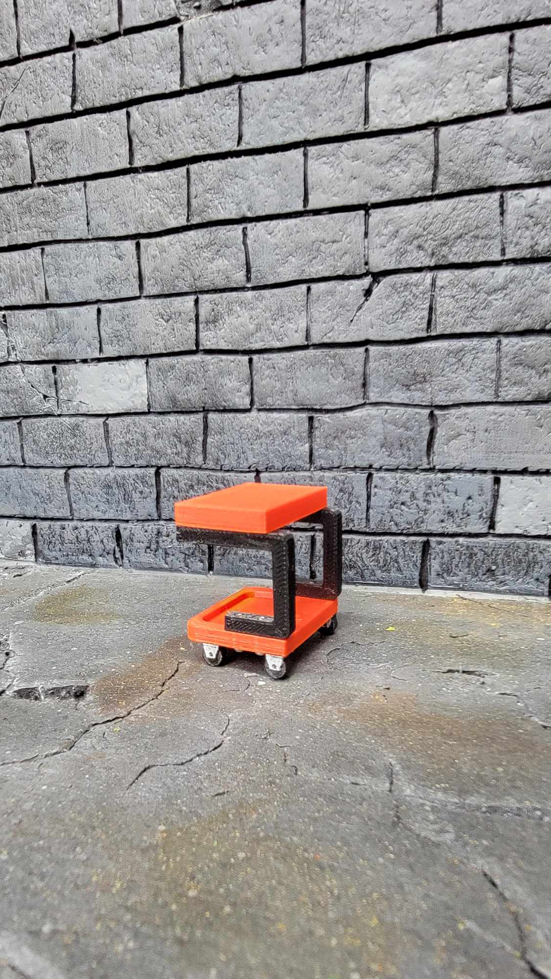 1/12 Roller Stool