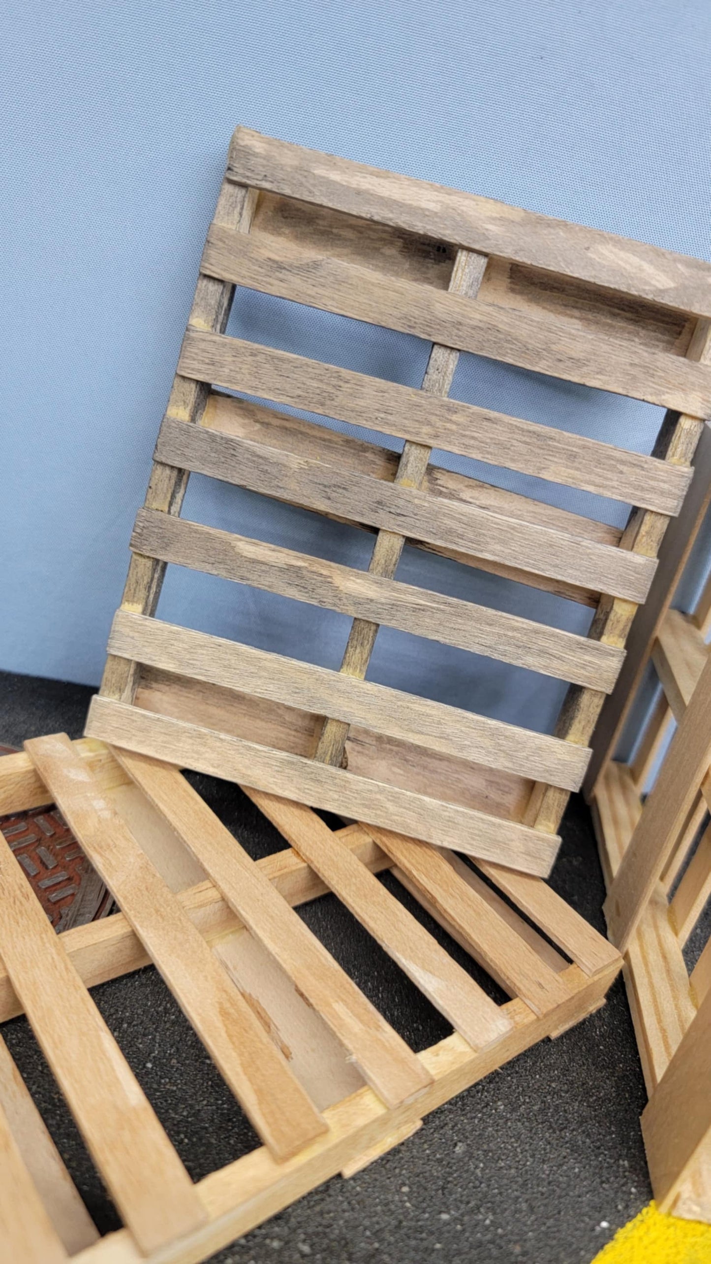 1/12 wooden Pallets